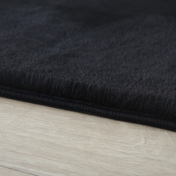 Black Plush Area Rug - Cosy Bedroom Rugs